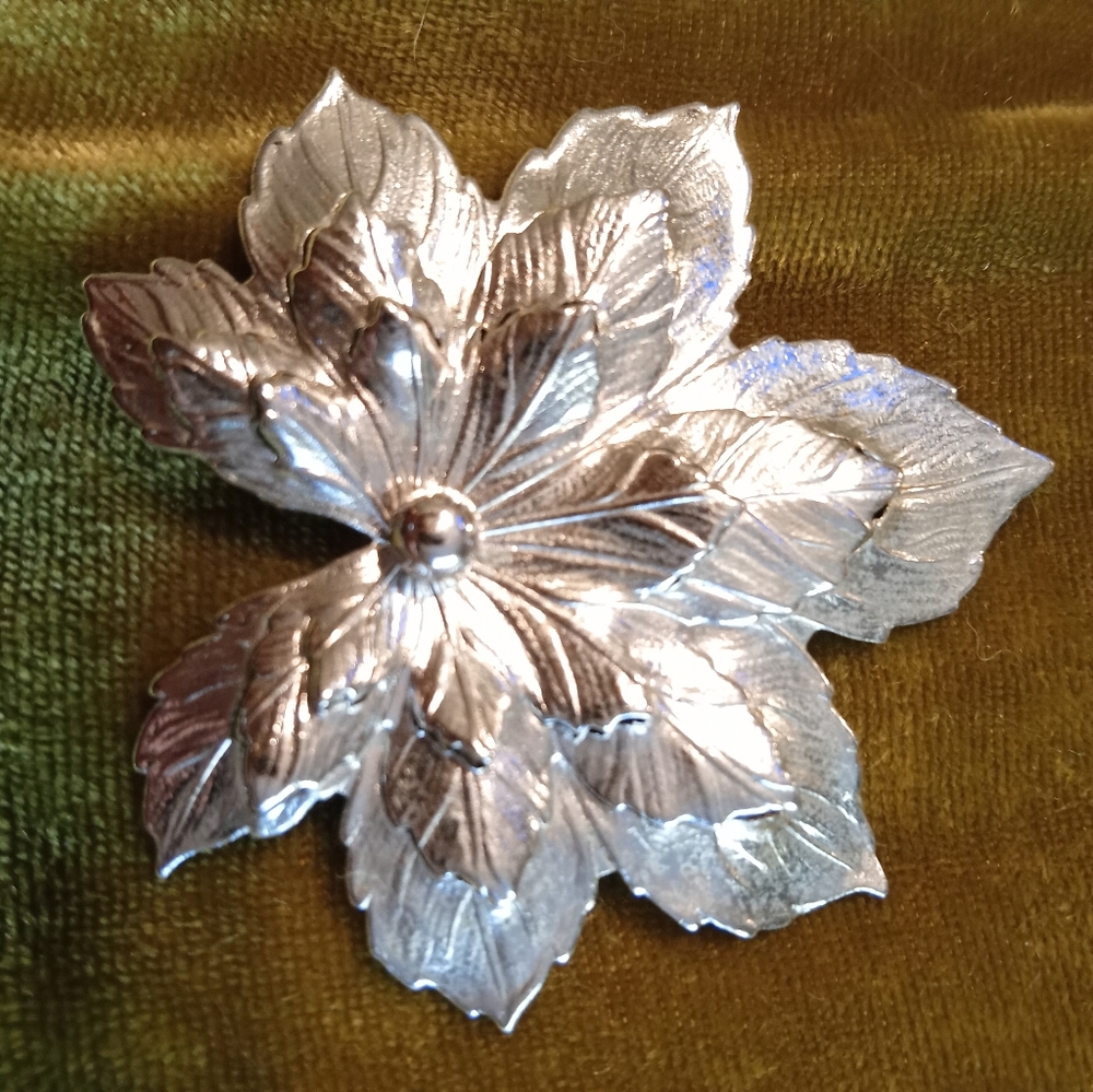 Vintage silver Sarah Coventry poinsettia brooch